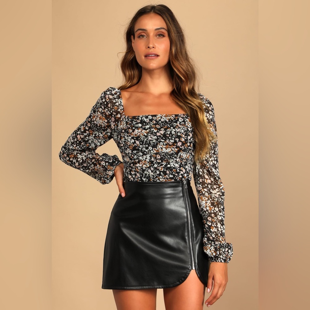 Black floral long sleeve crop top